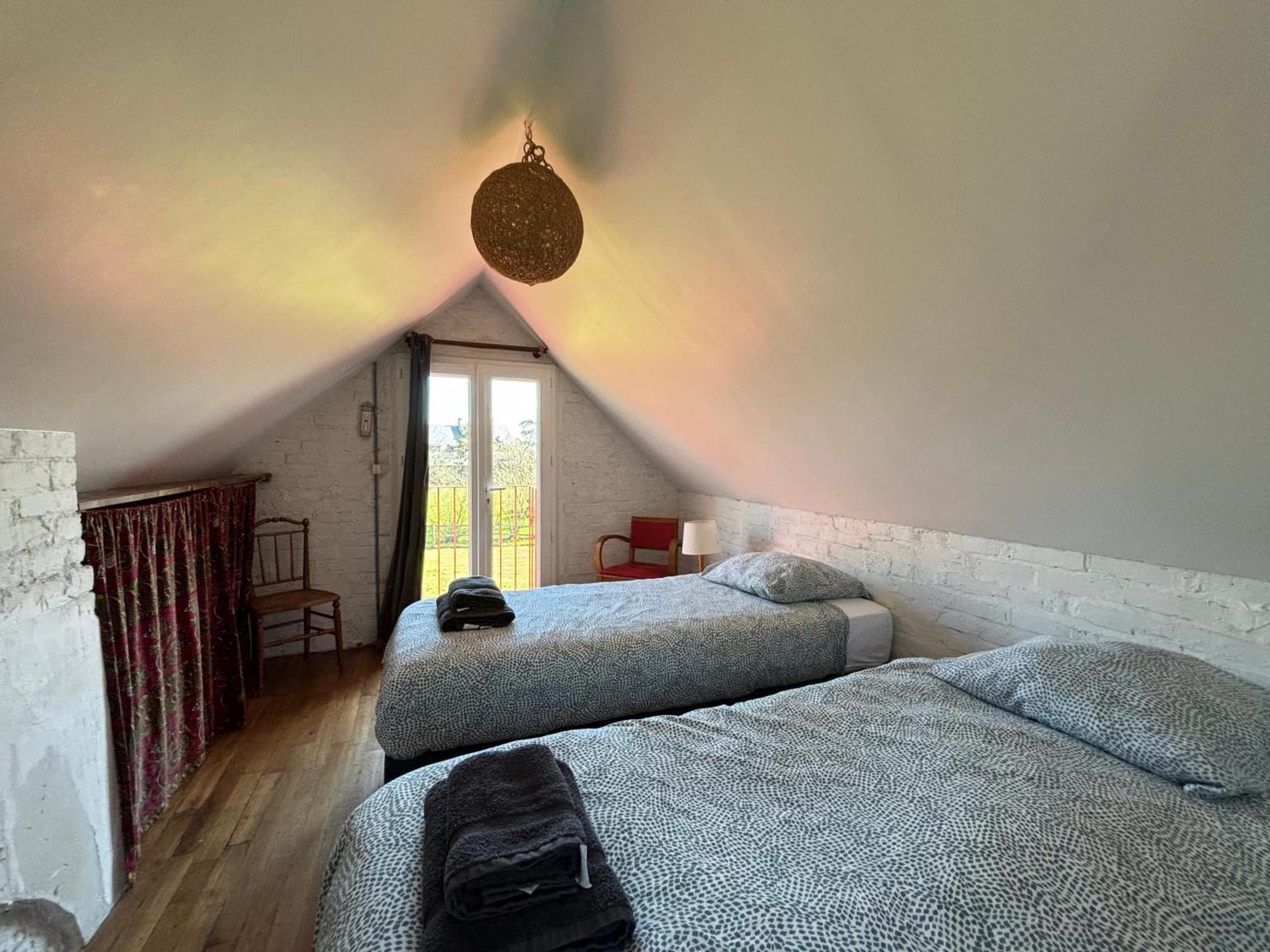 Maison De Campagne Lumineuse Spacieuse Dans Impasse Au Calme A Proximite D'Un Chateau Deux Verandas Grand Jardin Cabane Pour Velos, Pres Port En Bessin Et Bayeux, Proche Plages Du Debarquement Commes Eksteriør billede
