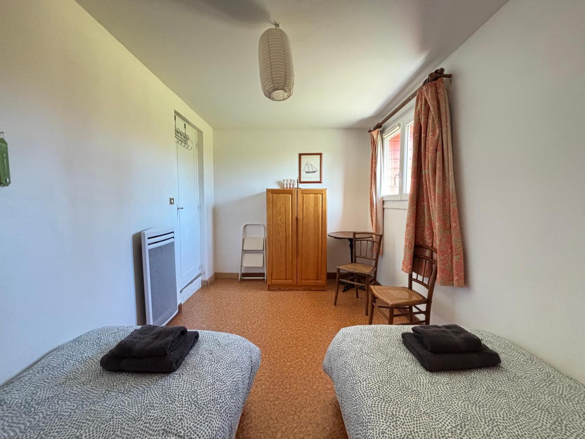Maison De Campagne Lumineuse Spacieuse Dans Impasse Au Calme A Proximite D'Un Chateau Deux Verandas Grand Jardin Cabane Pour Velos, Pres Port En Bessin Et Bayeux, Proche Plages Du Debarquement Commes Eksteriør billede